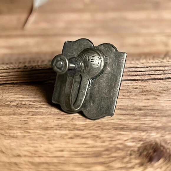 Vintage Marked Silver Carved Green Stone Earrings Screw Back Bubble Square - Picture 4 of 4